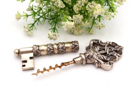 Saca rolhas de prata em forma de chave